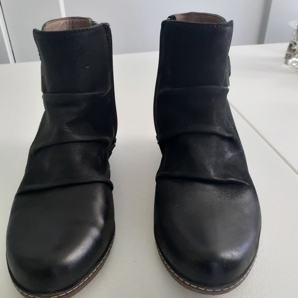 *EUC* DANSKO Ankle Boots size 38 Black